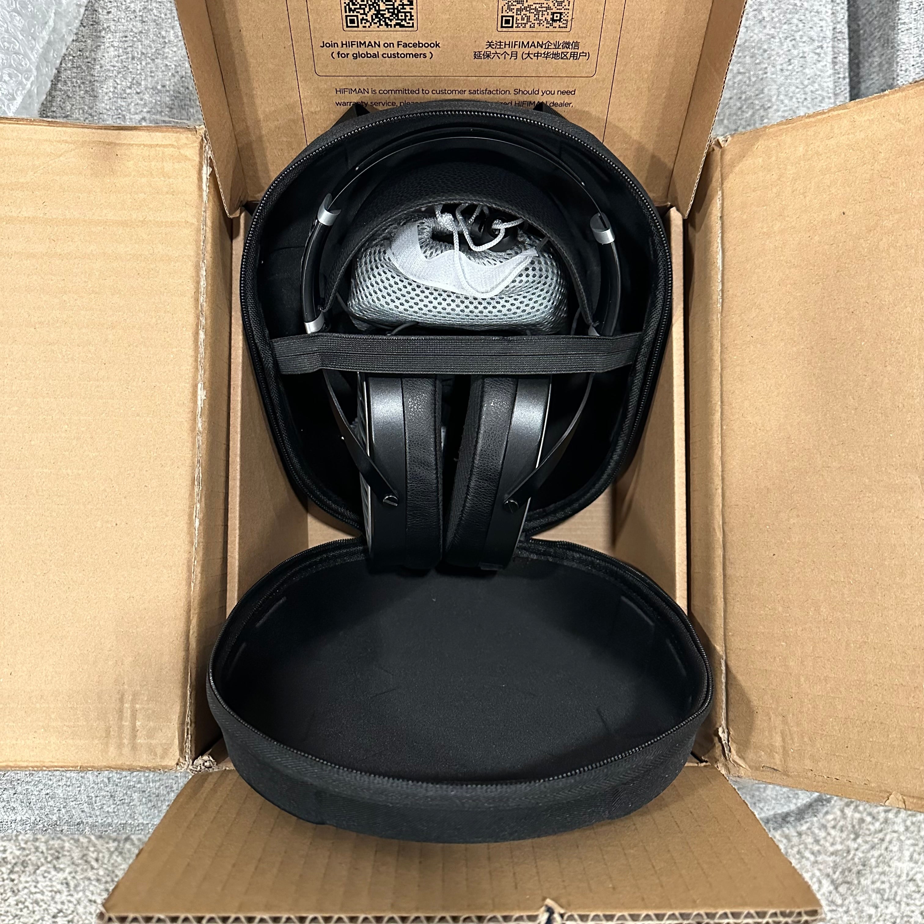 Ananda-bt headphone open inside box