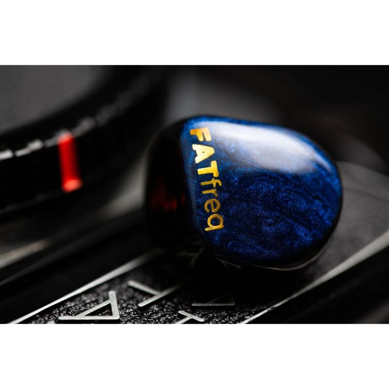 fatfreq maestro mini iem blue faceplate close up