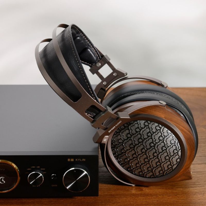 sendy audio egret headphone next to an amp